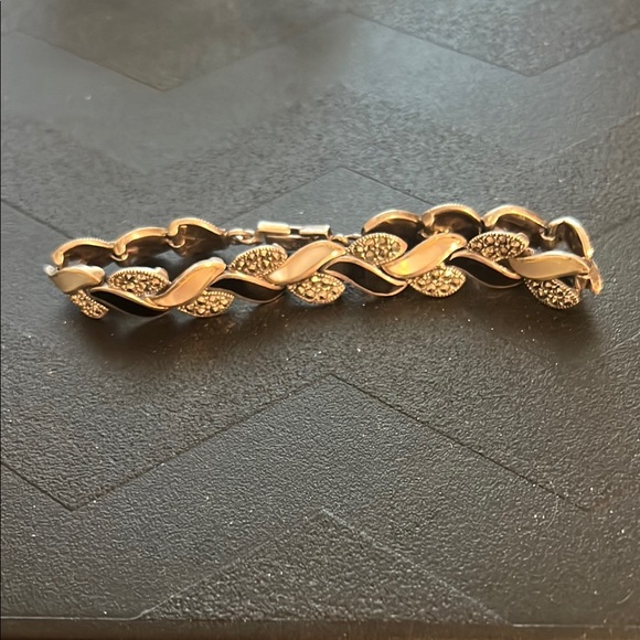 Jewelry - Elegant Black and Silver Women's Bracelet